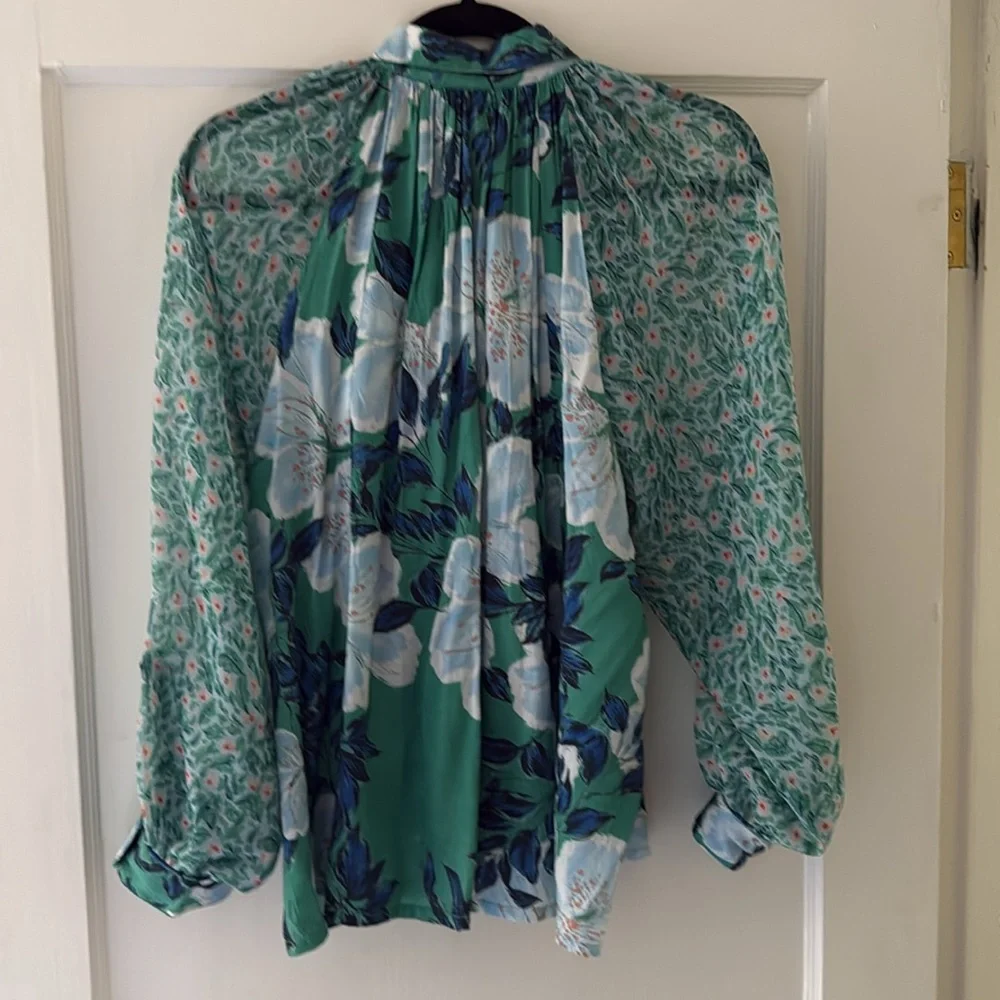 Roller Rabbit Green and Blue Floral Top - Picture 3 of 4